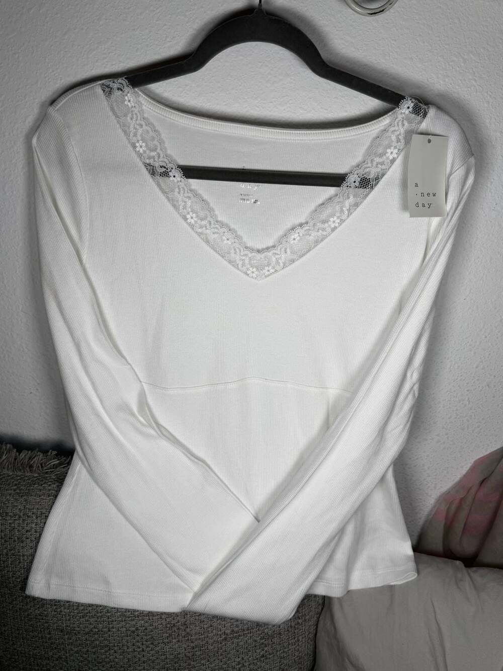 A New Day Lace Trim V-Neck Ribbed Top Size Medium White Long Sleeve
